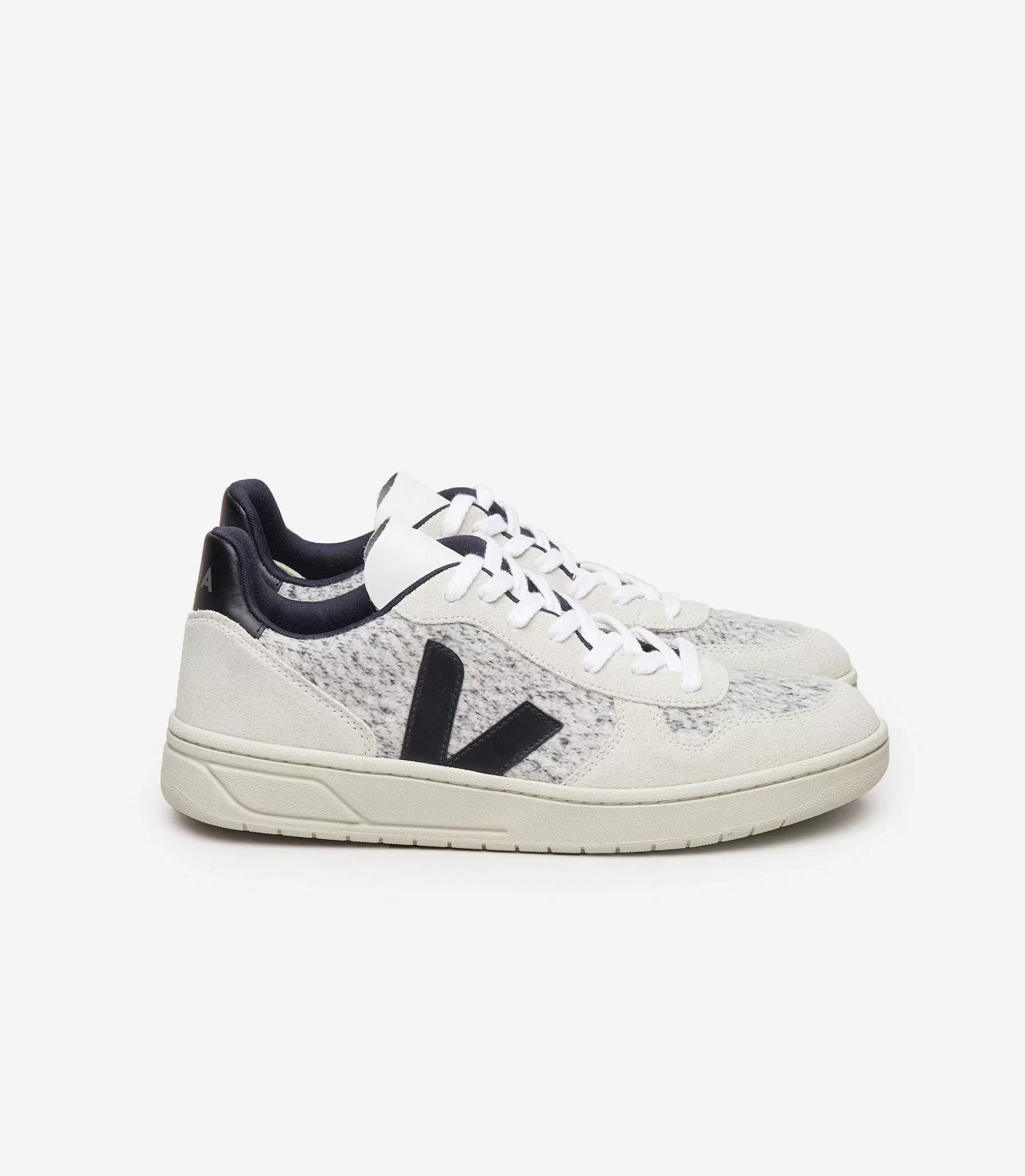 New VEJA V-10 Franela Nieve Negro