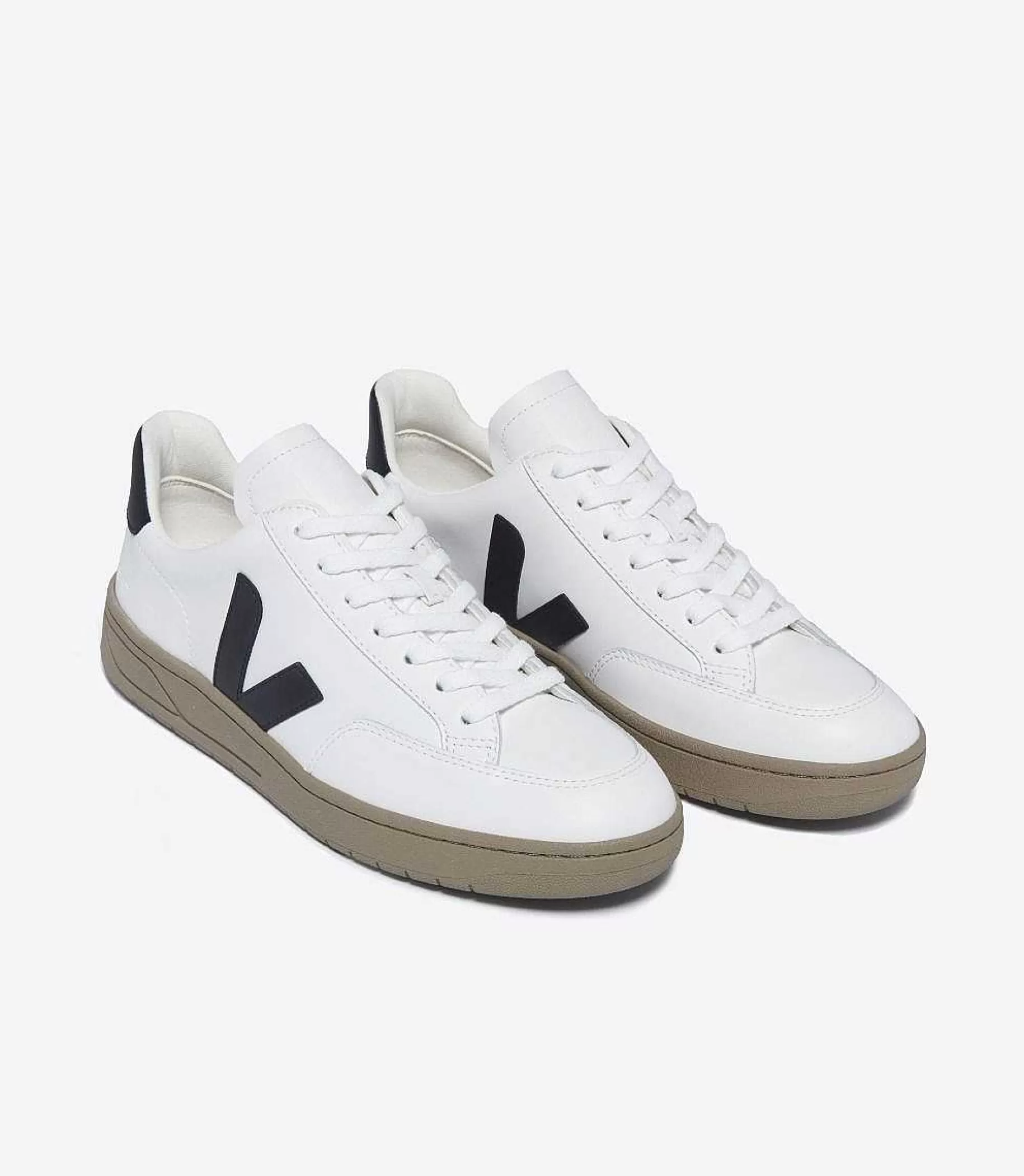 Shop VEJA V-12 Cuero Blanco Negro Duna