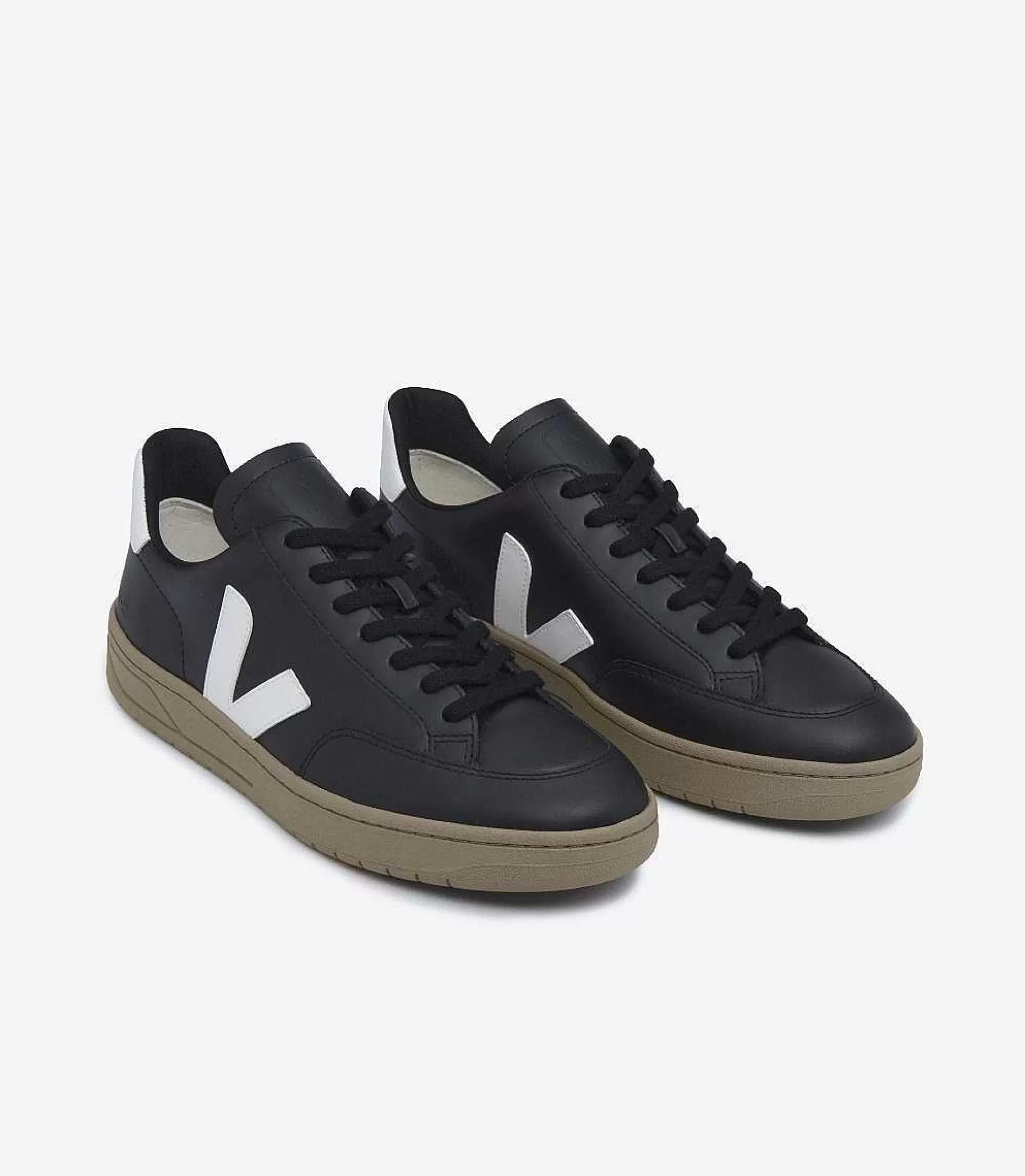 Clearance VEJA V-12 Cuero Negro Blanco Duna