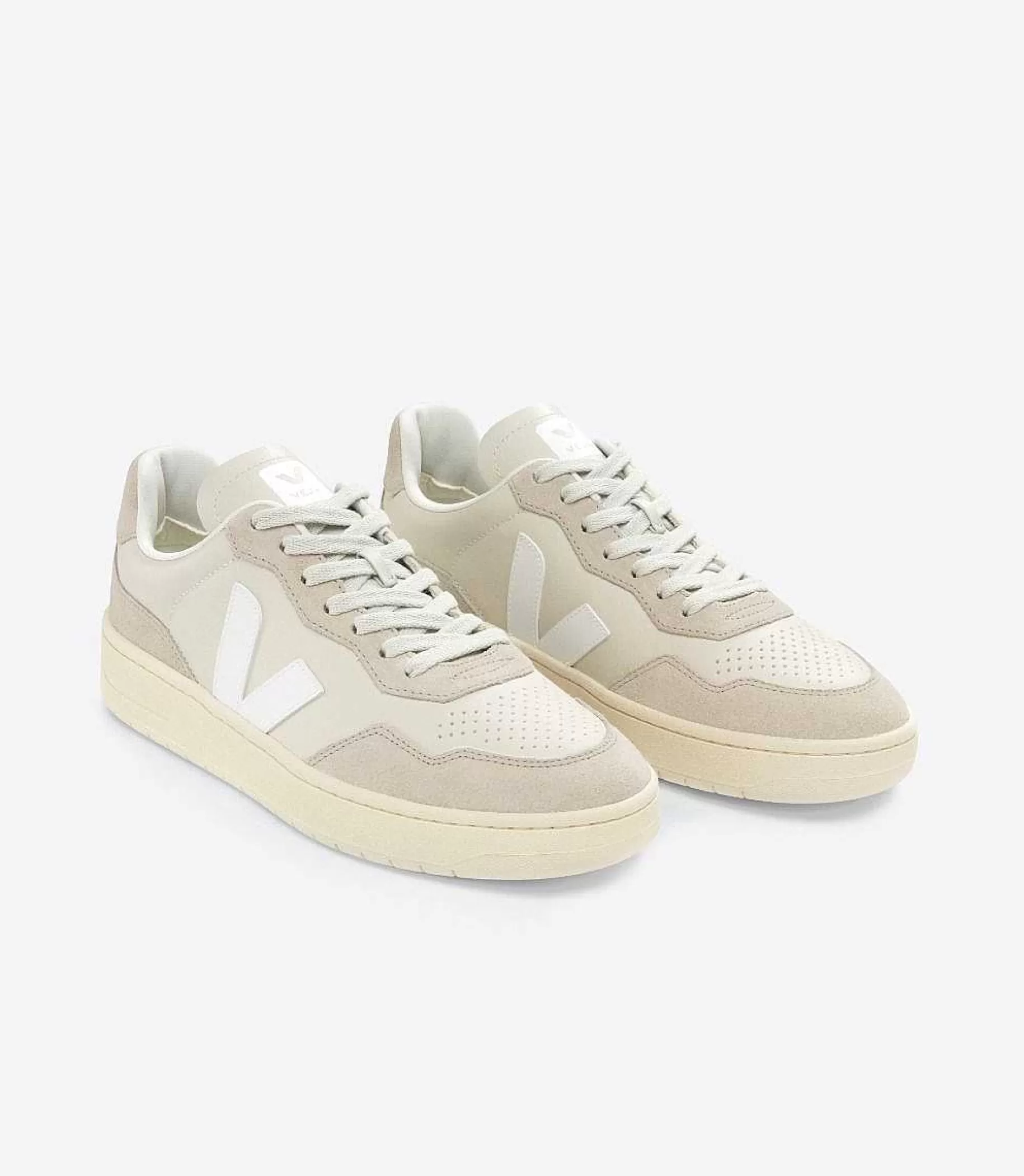 Shop VEJA V-90 Cuero Pierre Blanco